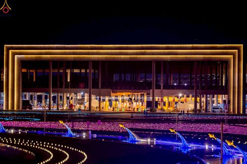 ภาพ No.224034:วันวิสาขบูชา วันอาทิตย์ที่ 11 พฤษภาคม พ.ศ. 2568 พิธีจุดวิสาขประทีป ,  พิธีเวียนประทักษิณรอบพระมหาธรรมกายเจดีย์ , พิธีฉลองชัยสวดมนต์บทธัมมจักกัปปวัตตนสูตร ครบ 7,357,000,000 จบ ณ มหารัตนวิหารคด วัดพระธรรมกาย