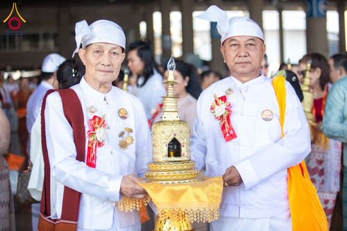 ภาพ No.209712:วันอาทิตย์ที่ 2 มีนาคม พ.ศ. 2568 พิธีภาคบ่าย สัมมนาพิเศษ, ปฏิบัติธรรม พิธีรับมอบพระบรมสารีริกธาตุ ณ สภาธรรมกายสากล วัดพระธรรมกาย