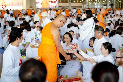 ภาพ No.207305:พิธีตักบาตร และปฏิบัติธรรมช่วงสาย ในวันมาฆบูชา วันพุธที่ 12 กุมภาพันธ์ พ.ศ. 2568 ณ วัดพระธรรมกาย จังหวัดปทุมธานี