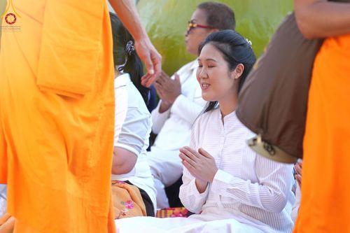 ภาพ No.195541:พิธีต้อนรับพระธรรมยาตรา ณ อนุสรณ์สถานลำดับที่ 4 สถานที่เกิดด้วยกายธรรม วัดโบสถ์(บน) ต.บางคูเวียง จ.นนทบุรี ในโครงการธรรมยาตรา กตัญญูบูชา มหาปูชนียาจารย์ พระมงคลเทพมุนี(สด จนฺทสโร) พระผู้ปราบมาร อนุสรณ์สถาน 7 แห่ง ปีที่ 13 วันที่ 15 มกราคม พ.ศ. 2568