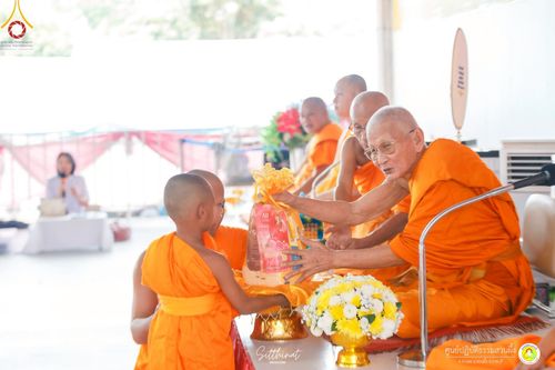 ภาพ No.216025:วันพฤหัสบดีที่ 3 เมษายน พ.ศ. 2568 พิธีบรรพชาสามเณร ภาคฤดูร้อน รุ่นที่ 15  บูชาธรรมหลวงพ่อธัมมชโย 81 ปี 81 รูป ณ ศูนย์ปฏิบัติธรรมสวนผึ้ง จ.ราชบุรี