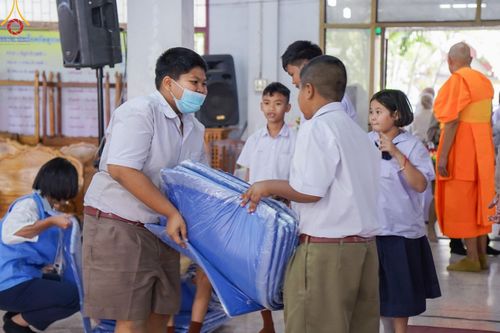 ภาพ No.195273:พิธีทอดผ้าป่าทำนุบำรุงศาสนสถาน ณ วัดพรสวรรค์ ต.หนองบ่อ อ.สองพี่น้อง จ.สุพรรณบุรี ในโครงการธรรมยาตรา กตัญญูบูชา มหาปูชนียาจารย์ พระมงคลเทพมุนี(สด จนฺทสโร) พระผู้ปราบมาร อนุสรณ์สถาน 7 แห่ง ปีที่ 13 วันที่ 13 มกราคม พ.ศ. 2568