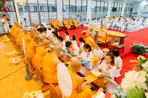 ภาพ No.221447:วันอาทิตย์ที่ 27 เมษายน พ.ศ. 2568 พิธีเจริญพระพุทธมนต์สมโภชดวงแก้วธรรมชัย เนื่องในโอกาสบูชาธรรม 81 ปีหลวงพ่อธัมมชโย อัญเชิญประดิษฐานเนื่องในโอกาสสถาปนาวัดพระธรรมกายไอซ์แลนด์ ณ อาคารปลูกศรัทธา 1 วัดพระธรรมกาย อำเภอคลองหลวง จังหวัดปทุมธานี