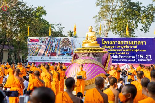 ภาพ No.116112:พิธีตักบาตรพระธรรมยาตรา ณ อนุสรณ์สถานลำดับที่ 4 สถานที่เกิดด้วยกายธรรม วัดโบสถ์(บน) จ.นนทบุรี วันที่ 21 มกราคม พ.ศ. 2567
