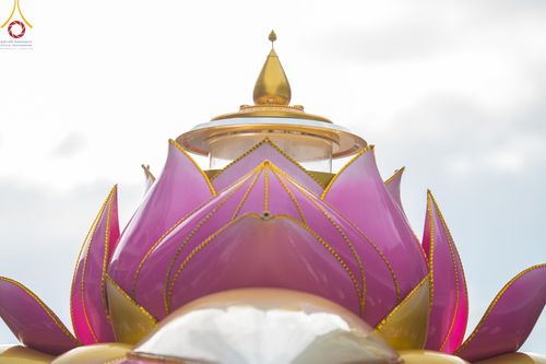 ภาพ No.128557:พิธีอัญเชิญพระบรมสารีริกธาตุ " ใจกลางเมืองนครหาดใหญ่ " เพื่อประดิษฐาน ณ มหารัตนเจดีย์สิริปทุมสวรรค์ (เจดีย์อริยพุทธะ 5 พระองค์) ศูนย์ปฏิบัติธรรมภาคใต้ อ.บางกล่ำ จ.สงขลา  วันที่ 9 มีนาคม พ.ศ. 2567 (ชุดที่ 2)