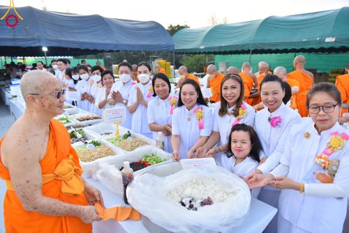 ภาพ No.109251:พิธีถวายภัตตาหารเป็นสังฆทาน แด่คณะพระธรรมยาตราฯ วันที่ 10 มกราคม พ.ศ. 2567 ณ อนุสรณ์สถานคลองบางนางแท่น อ.สามพราน จ.นครปฐม
