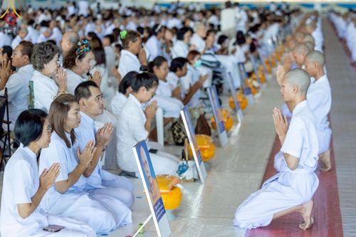 ภาพ No.215023:วันเสาร์ที่ 5 เมษายน พ.ศ. 2568 พิธีเวียนประทักษิณรอบพระมหาธรรมกายเจดีย์  พิธีวันทาเจดีย์ พิธีขอขมาและมอบผ้าไตร ในโครงการบรรพชาสามเณรฟื้นฟูพระพุทธศาสนาทั่วไทย , โครงการหน่อแก้วเปรียญธรรม รุ่นที่ 13 ,  โครงการสามเณรยุวธรรมทายาท รุ่นที่ 33 , โครงการสามเณรมั