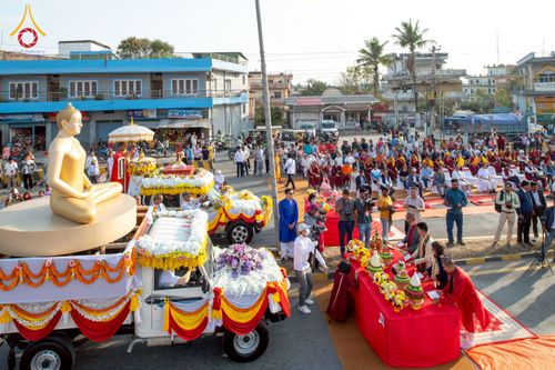 ภาพ No.212972:วันที่ 14 - 15 มีนาคม พ.ศ. 2568 คณะสงฆ์และสามเณรเดินธรรมยาตรา ในโครงการบวชสามเณรเนปาล 500 รูป ไปยังสถานที่รอบมายาเทวีและลุมพินีเกรด ณ ลุมพินี ประเทศเนปาล