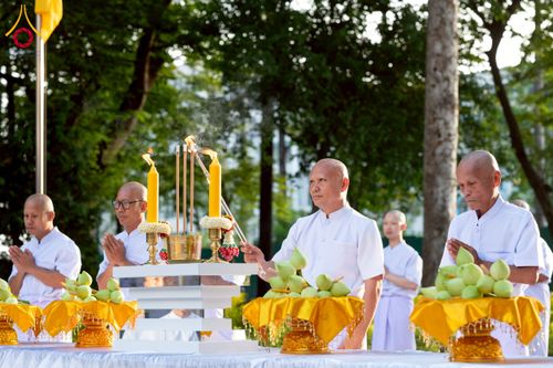 ภาพ No.244607:วันเสาร์ที่ 6 กันยายน พ.ศ. 2568 พิธีเวียนประทักษิณ และวันทาสีมาของนาคธรรมทายาท โครงการอุปสมบทหมู่บูชาธรรมครบรอบ 108 ปี วันครูผู้ค้นพบวิชชาธรรมกาย ณ โบสถ์พระไตรปิฎก วัดพระธรรมกาย