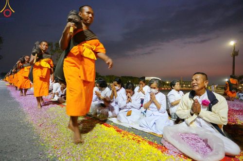 ภาพ No.202083:พิธีต้อนรับพระธรรมยาตรา ณ อนุสรณ์สถานลำดับที่ 7 สถานที่ขยายวิชชาธรรมกาย วัดพระธรรมกาย ต.คลองสาม อ.คลองหลวง จ.ปทุมธานี ในโครงการธรรมยาตรา กตัญญูบูชา มหาปูชนียาจารย์ พระมงคลเทพมุนี(สด จนฺทสโร) พระผู้ปราบมาร อนุสรณ์สถาน 7 แห่ง ปีที่ 13 วันที่ 26 มกราคม 2568