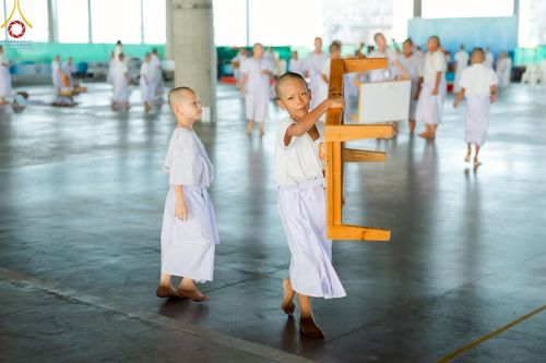 ภาพ No.214664:วันศุกร์ที่ 4 เมษายน พ.ศ.2568 นาคธรรมทายาทตักบาตรพระพี่เลี้ยง ในโครงการบรรพชาสามเณร ฟื้นฟูพระพุทธศาสนาทั่วไทย ณ วิหารคด 22 วัดพระธรรมกาย