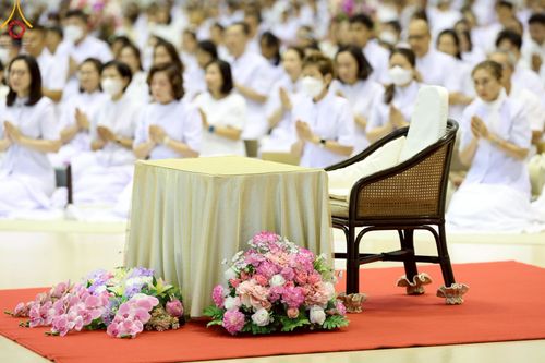 ภาพ No.222840:วันอาทิตย์ต้นเดือนที่ 4 พฤษภาคม พ.ศ. 2568 พิธีบูชาข้าวพระ ณ สภาธรรมกายสากล วัดพระธรรมกาย