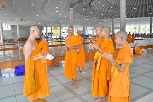 ภาพ No.240149:วันเสาร์ที่ 23 สิงหาคม พ.ศ. 2568 (วันพระ แรม 14 ค่ำ เดือน 9) พิธีบุพเปตพลี ครั้งที่ 169 ร่วมอุทิศบุญแด่หมู่ญาติที่ล่วงลับไปแล้ว และสืบทอดอายุพระพุทธศาสนา ณ หอฉันคุณยายอาจารย์ฯ วัดพระธรรมกาย