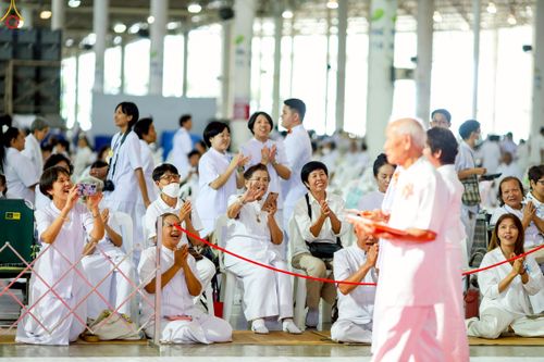 ภาพ No.240766:วันพุธที่ 27 สิงหาคม พ.ศ. 2568 พิธีทอดผ้าป่าเพื่อสร้างอาคาร  82 ปี หลวงพ่อธัมมชโย สมทบกฐินวัดพระธรรมกาย และกฐิน 30,000 วัดทั่วประเทศ ครั้งที่ 1