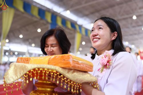 ภาพ No.160195:พิธีทอดผ้าป่าสมทบกฐินวัดพระธรรมกาย และสมทบกฐิน 30,000 วัดทั่วไทย ครั้งที่ 3 ณ สภาธรรมกายสากล วัดพระธรรมกาย วันพฤหัสบดีที่ 10 ตุลาคม พ.ศ. 2567