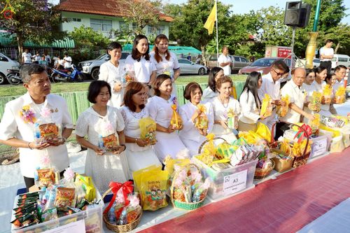 ภาพ No.235224:วันอาทิตย์ที่ 27 กรกฎาคม พ.ศ. 2568 พิธีตักบาตรพระ1,000 รูป ทำบุญเมืองพัทลุง ประธานสงฆ์ พระปริยัติวชิโรดม  เจ้าคณะจังหวัดพัทลุง ประธานฆราวาส นายรัฐศาสตร์ ชิดชู  ผู้ว่าราชการจังหวัดพัทลุง