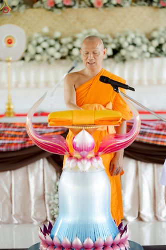 ภาพ No.234285:พิธีมุทิตาสักการะ "พระสิริรัตนเมธี" เจ้าคณะจังหวัดเลย ,พิธีถวายไทยธรรม ๙ วัด และพิธีทอดผ้าป่าเพื่อสร้างทุกสิ่ง  ในวาระทำบุญครบรอบ ๑๐ ปี ณ ศูนย์ปฏิบัติธรรมแก้วภูเรือ อ.ภูเรือ จ.เลย