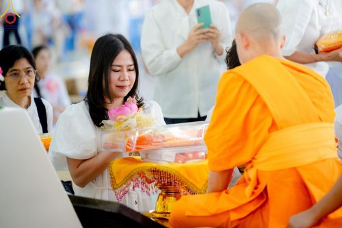 ภาพ No.177444:พิธีถวายภัตตาหารเมนูสวรรค์ และพิธีบุพเปตพลี ครั้งที่ 158 ร่วมอุทิศบุญแด่หมู่ญาติที่ล่วงลับไปแล้ว และสืบทอดอายุพระพุทธศาสนา ณ วัดพระธรรมกาย วันที่ 30 พฤศจิกายน พ.ศ.2567 (วันพระ แรม 15 ค่ำ เดือน 12)