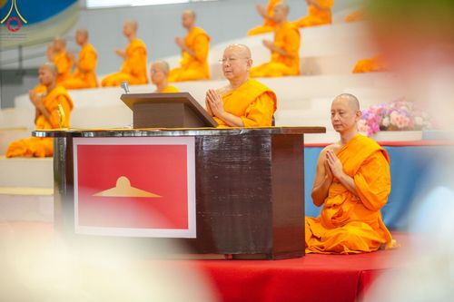 ภาพ No.151235:พิธีบูชาข้าวพระ ในวันอาทิตย์ต้นเดือน วันที่ 1 กันยายน พ.ศ. 2567 ณ สภาธรรมกายสากล วัดพระธรรมกาย