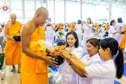 ภาพ No.223413:วันวิสาขบูชา วันอาทิตย์ที่ 11 พฤษภาคม พ.ศ. 2568 พิธีตักบาตร และปฎิบัติธรรม ณ สภาธรรมกายสากล วัดพระธรรมกาย