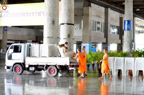 ภาพ No.219011:วันที่ 18-20 เมษายน พ.ศ. 2568 การเตรียมงานในลานธรรม , วิหารคด เพื่องานวันคุ้มครองโลก 22 เมษายน พศ. 2568