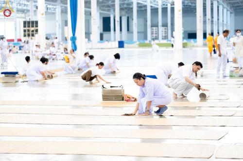 ภาพ No.134646:V.35 เพื่อบุญต้นเดือน การรับบุญของเจ้าหน้าที่หน่วยงานต่างๆ เพื่องานบุญวันอาทิตย์ต้นเดือน ณ วัดพระธรรมกาย วันที่ 7 เมษายน พ.ศ. 2567