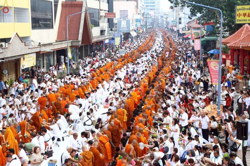 ภาพ No.237131:วันอาทิตย์ที่ 10 สิงหาคม พ.ศ. 2568 มหาสังฆทานครั้งยิ่งใหญ่ ตักบาตรพระ 10,000 รูป ถ.นิพัทธ์อุทิศ 3 ใจกลางนครหาดใหญ่ จ.สงขลา (ชุดที่ 2)