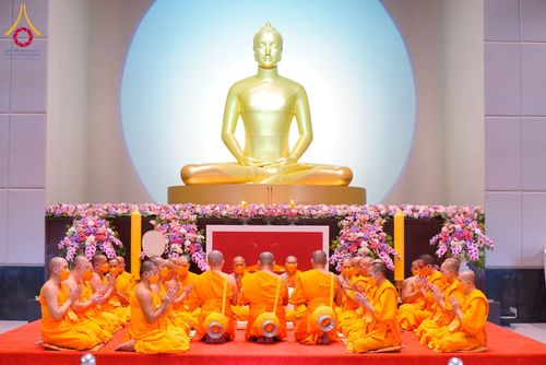 ภาพ No.62184:พิธีอุปสมบทในโครงการอุปสมบทหมู่ บูชาธรรมหลวงพ่อธัมมชโย พ.ศ.2567 ณ อุโบสถ วัดพระธรรมกาย จ.ปทุมธานี วันที่ 13-15 เมษายน พ.ศ. 2567