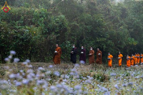 ภาพ No.131045:Photo Story ปฐมบรรพชาชาวพุทธมาร์มา Episode 4/5 วันที่ 13 กุมภาพันธ์พ.ศ. 2567 ณ วัดธัมจักร อรัญกุฏิ บังกลาเทศ