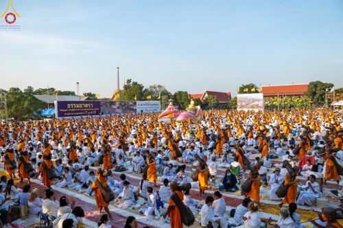 ภาพ No.110462:พิธีต้อนรับพระธรรมยาตรา ในโครงการธรรมยาตรากตัญญูบูชา มหาปูชนียาจารย์ พระมงคลเทพมุนี(สด จนฺทสโร) พระผู้ปราบมาร อนุสรณ์สถาน 7 แห่ง ปีที่ 12 วันที่ 11 มกราคม พ.ศ. 2567 ณ อนุสรณ์สถานลำดับที่ 3 สถานที่เกิดใหม่ในเพศสมณะ วัดสองพี่น้อง จ.สุพรรณบุรี