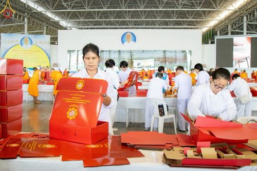 ภาพ No.210946:วันที่ 15 มีนาคม พ.ศ. 2568  บุญบรรจุกล่องไทยธรรม เพื่อถวายแด่พระสังฆาธิการ 40,000 กว่าวัดทั่วไทย ในวันคุ้มครองโลก 22 เมษายน พ.ศ. 2568