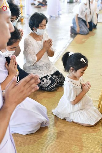 ภาพ No.143466:พิธีตักบาตร ข้าวสารอาหารแห้ง ณ บ้านแก้วเรือนทองคุณยายฯ และ พิธีบูชาข้าวพระ  ณ สภาธรรมกายสากล วัดพระธรรมกาย วันอาทิตย์ที่ 7 กรกฎาคม พ.ศ. 2567