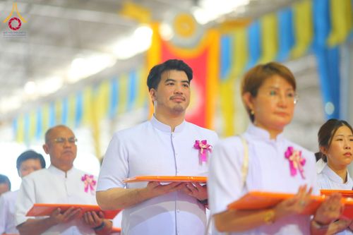 ภาพ No.134375:พิธีทอดผ้าป่าสมทบ มหาสังฆทาน 10,000 วัด ทั่วไทย วันอาทิตย์ต้นเดือนที่ 7 เมษายน พ.ศ.2567 ณ ห้องแก้วสารพัดนึก 1 สภาธรรมกายสากล  วัดพระธรรมกาย จ.ปทุมธานี