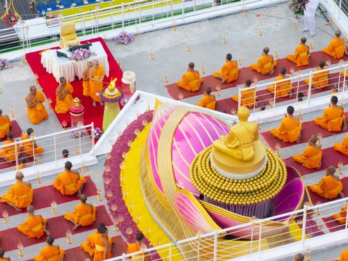 ภาพ No.201643:พิธีจุดประทีปถวายเป็นพุทธบูชา และบูชาธรรมมหาปูชนียาจารย์ ณ อาคารธรรมยาตรา กตัญญูบูชามหาปูชนียาจารย์ ตรงข้ามวัดปากน้ำภาษีเจริญ จ.กรุงเทพมหานคร ในโครงการธรรมยาตรา กตัญญูบูชา มหาปูชนียาจารย์ พระมงคลเทพมุนี(สด จนฺทสโร) พระผู้ปราบมาร อนุสรณ์สถาน 7 แห่ง