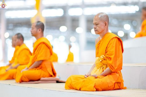 ภาพ No.227942:วันอาทิตย์ที่ 1 มิถุนายน พ.ศ. 2568 พิธีตักบาตร , พิธีบูชาข้าวพระ ณ วัดพระธรรมกาย จ.ปทุมธานี