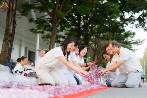 ภาพ No.120087:พิธีต้อนรับพระธรรมยาตรา ในโครงการธรรมยาตรา กตัญญูบูชา มหาปูชนียาจารย์ พระมงคลเทพมุนี(สด จนฺทสโร) พระผู้ปราบมาร อนุสรณ์สถาน 7 แห่ง ปีที่ 12 วันที่ 28 มกราคม พ.ศ. 2567 ณ วัดพระธรรมกาย จ.ปทุมธานี