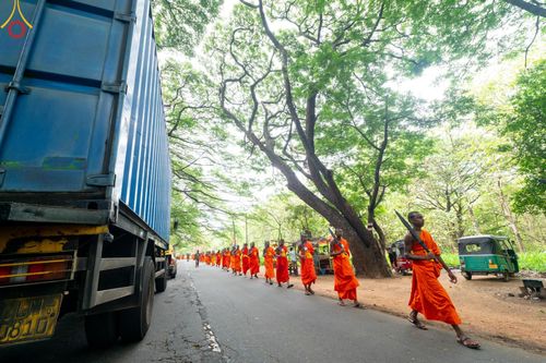 ภาพ No.139931:PhotoStory มหาศรัทธา ธรรมยาตราศรีลังกา EP.2 พิธีเปิดโครงการสยาม-ลังกา ธรรมยาตรา ฉลองเทศกาลวิสาขบูชาแห่งชาติ ศรีลังกา บูชาธรรม 80 ปีหลวงพ่อธัมมชโย เมื่อวันที่ 17 พฤษภาคม พ.ศ. 2567