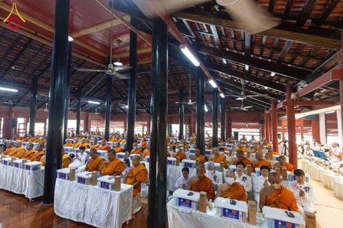 ภาพ No.202218:พิธีเจริญพระพุทธมนต์ ปฏิบัติธรรม มอบทุนการศึกษา ถวายสังฆทาน 108 วัด เพื่อถวายเป็นพุทธบูชา และขับเคลื่อนโครงการหมู่บ้านรักษาศีล 5 โดยคณะสงฆ์จังหวัดนครปฐม คณะศิษยานุศิษย์วัดพระธรรมกาย โครงการธรรมยาตรา ปีที่ 13 ณ วัดบางปลา อำเภอบางเลน จังหวัดนครปฐม