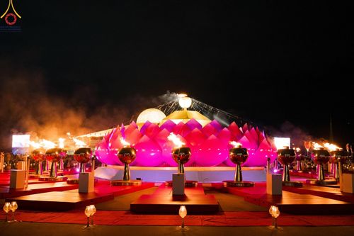 ภาพ No.160654:พิธีจุดประทีป 20,000 ดวง บูชาพระมหาธรรมกายเจดีย์ และบูชาพระมงคลเทพมุนี (สด จนฺทสโร) พระผู้ปราบมาร ณ ลานธรรม พระมหาธรรมกายเจดีย์ วัดพระธรรมกาย จ.ปทุมธานี วันที่ 10 ตุลาคม พ.ศ. 2567