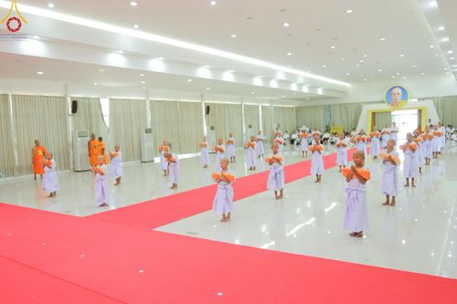 ภาพ No.216259:วันเสาร์ที่ 5 เมษายน พ.ศ. 2568 พิธีตัดปอยผม พิธีขอขมาผู้ปกครอง พิธีขอขมามอบผ้าไตร พิธีบรรพชา พิธีถวายบาตรสามเณร ณ ศูนย์ปฏิบัติธรรมและศูนย์อบรมเยาวชนเพชรบุรี ต.ท่าแลง อ.ท่ายาง จ.เพชรบุรี