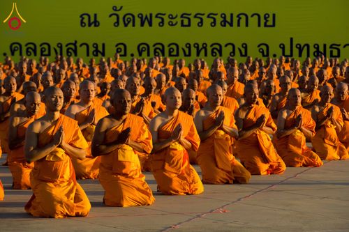 ภาพ No.285316:วันจันทร์ที่ 15 ธันวาคม พ.ศ.2568  บันทึกภาพหมู่ประวัติศาสตร์ โครงการบรรพชาอุปสมบทหมู่  รุ่นบูชาธรรมมหาปูชนียาจารย์ ประจำปี 2568 ณ ลานธรรมมหาธรรมกายเจดีย์ วัดพระธรรมกาย