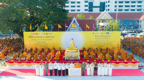 ภาพ No.280221:วันอังคารที่ ๓๐ ธันวาคม พ.ศ. ๒๕๖๘ พิธีตักบาตรพระ ๑,๐๖๙ รูป จังหวัดกาฬสินธุ์   ณ บริเวณสนามหน้าศาลากลาง จังหวัดกาฬสินธุ์ (หลังเก่า)