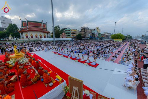 ภาพ No.284680:วันอาทิตย์ที่ 14 ธันวาคม พ.ศ.2568  พิธีทำบุญเมืองสุราษฎร์ธานี 110ปี และพิธีตักบาตรพระสงฆ์ 1,110 รูป  ณ บริเวณริมน้ำวัดกลาง (เก่า) ถนนบ้านดอน ตำบลตลาดใหม่ อำเภอเมือง จังหวัดสุราษฎร์ธานี