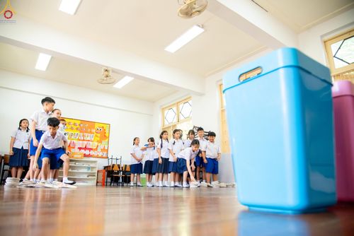 ภาพ No.288931:วันพุธที่ 17 ธันวาคม พ.ศ.2568 กิจกรรมเยาวชนไทยรวมใจทำความดี "เด็กดีมหานคร ต้นแบบด้านศีลธรรม" แข่งขันสอบตอบปัญหาศีลธรรมในพระพุทธศาสนา ครั้งที่ 7 และวันรวมพลังเด็กดี V-Star ประจำปี 2568 ณ วัดมหาธาตุยุวราชรังสฤษฎิ์ราชวรมหาวิหาร กรุงเทพมหานคร