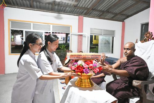 ภาพ No.278884:วันที่ 1 พฤศจิกายน  2568 กฐินสมทบวัดต่างประเทศ โดยคณะศิษยานุศิษย์ บูชาธรรม 81 ปี หลวงพ่อธัมมชโย กฐินช้างศรีลังกา  ณ วัดสุวรรณวิหาร เขตอาวิซาเวรี ประเทศศรีลังกา