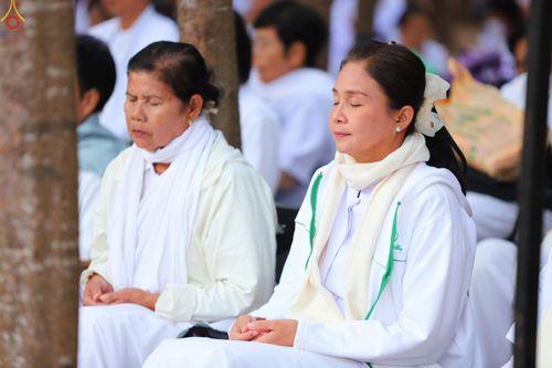 ภาพ No.289211:วันที่ 7 มกราคม พ.ศ. 2569 พิธีตักบาตรพระธรรมยาตรา ณ อนุสรณ์สถานลำดับที่ 1 สถานที่เกิดด้วยรูปกายเนื้อ อนุสรณ์สถานมหาวิหารพระมงคลเทพมุนี (โลตัสแลนด์) อ.สองพี่น้อง จ.สุพรรณบุรี ในโครงการธรรมยาตรา กตัญญูบูชา มหาปูชนียาจารย์ พระมงคลเทพมุนี(สด จนฺทสโร) พระผู้ป