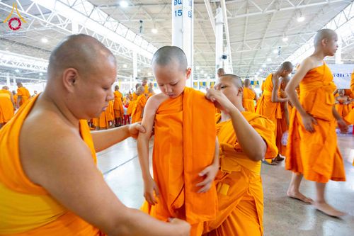 ภาพ No.319557:วันเสาร์ที่ 4 เมษายน พ.ศ.2569 พิธีขอขมา มอบผ้าไตร และถวายบาตรแด่นาคธรรมทายาท ในโครงการบรรพชาสามเณรฟื้นฟูพระพุทธศาสนาทั่วไทย โครงการหน่อแก้วเปรียญธรรม รุ่นที่ 14 โครงการสามเณรยุวธรรมทายาท รุ่นที่ 34 โครงการสามเณรมัชฌิมธรรมทายาท รุ่นที่ 30 ณ สภาธรรมกายสากล