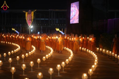 ภาพ No.312308:วันอังคารที่ 3 มีนาคม พ.ศ.2569 พิธีเวียนประทักษิณและจุดมาฆประทีป (ภาพชุดที่ 2) ณ ลานธรรมพระมหาธรรมกายเจดีย์ วัดพระธรรมกาย