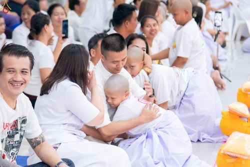 ภาพ No.320172:วันเสาร์ที่ 4 เมษายน 2569 พิธีตัดปอยผม ขอขมาผู้ปกครอง  มอบบาตร-ผ้าไตร และพิธีบรรพชาสามเณร 87 รูป  ณ ศูนย์ปฏิบัติธรรมระยอง(บ้านช่องลม)  ต.บางบุตร อ.บ้านค่าย จ.ระยอง