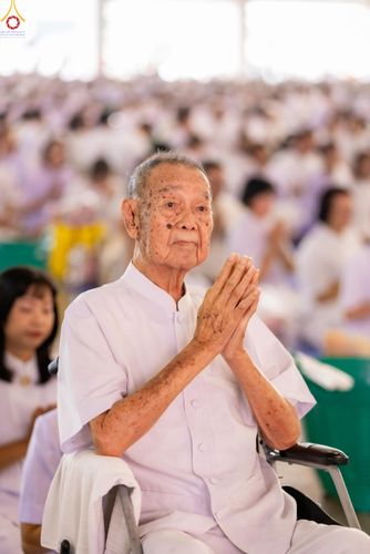 ภาพ No.318149:วันอาทิตย์ต้นเดือนที่ 5 เมษายน พ.ศ.2569 พิธีตักบาตร ณ บ้านแก้วเรือนทองคุณยายอาจารย์ฯ วัดพระธรรมกาย